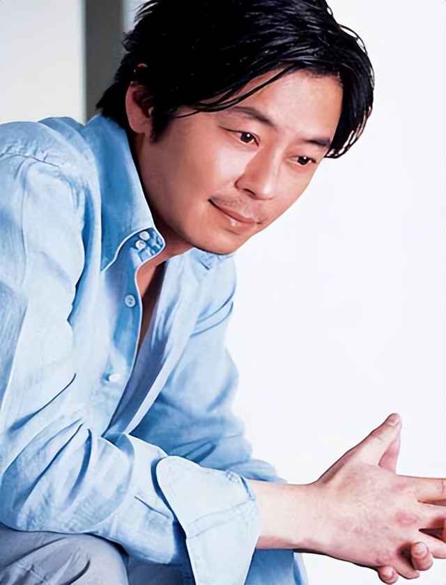 五位留长发的男明星最后一位最帅,七位又酷又帅的男明星