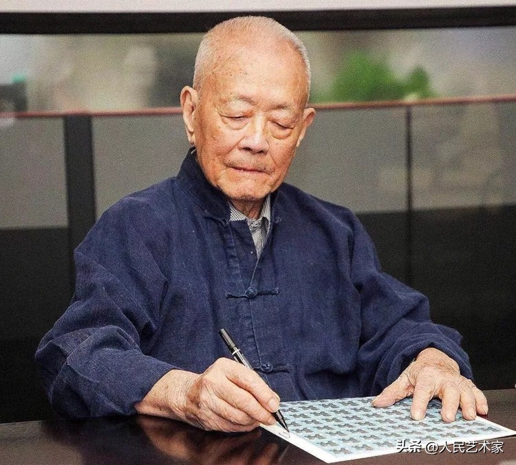 他被誉为“国家名片”“国家形象设计师”，他的作品与每一个中国人都息息相关，诉说着中国人骨子里的浪漫