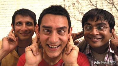 三傻大闹宝莱坞国语版完整版下载,三傻大闹宝莱坞男女跳舞背景音乐