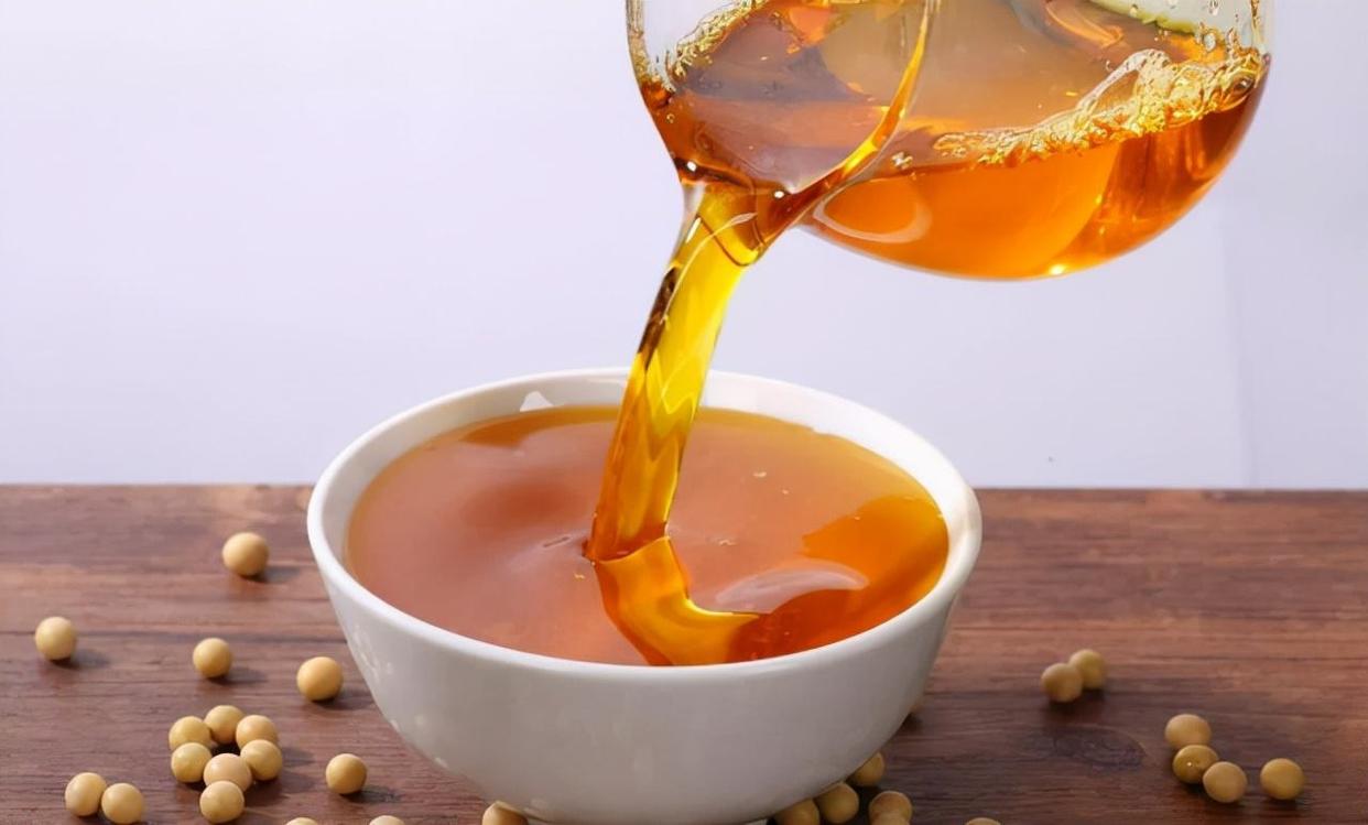 大豆油少吃还是花生油少吃,大豆油玉米油为什么要少吃