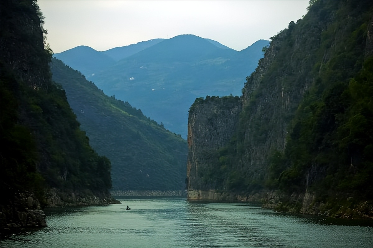 祖国山河美如画名胜古迹遍天下,有哪些描述祖国大好山河的诗词