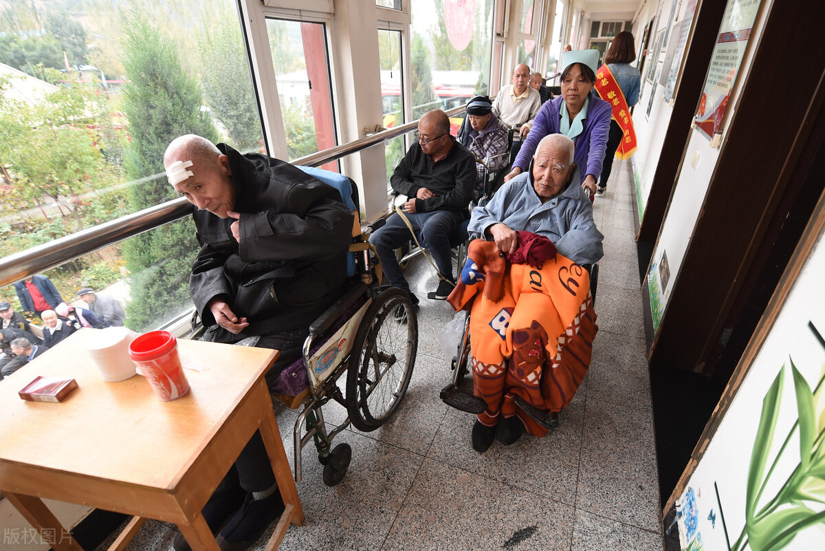 老年人去养老院的利弊,78岁的老人住养老院