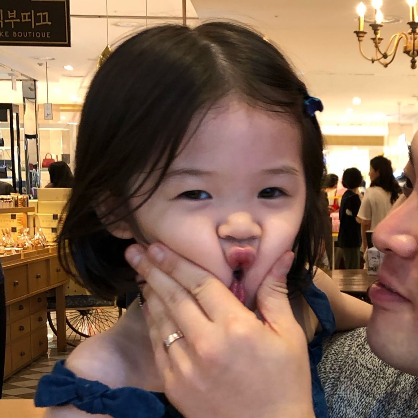 最近超火的可爱小女孩表情包,小女孩可爱萌表情包