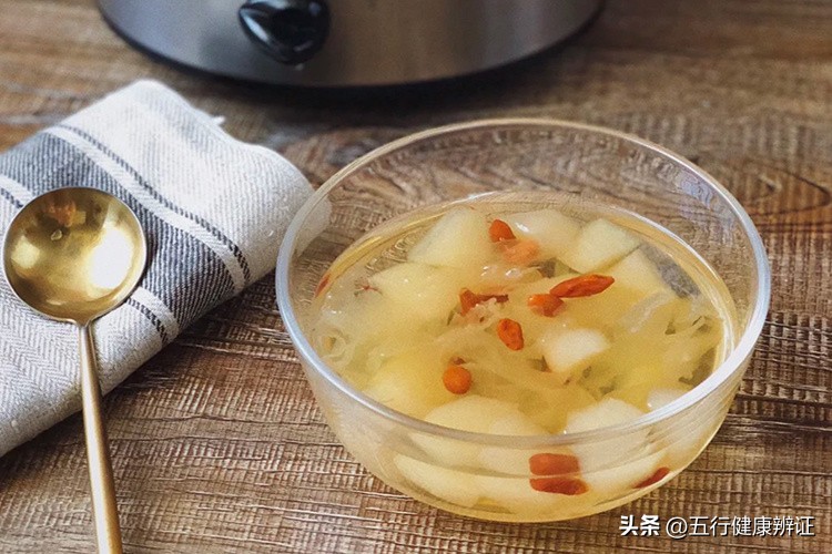 总是口干咽燥怎么回事,总是容易口干要喝水怎么回事