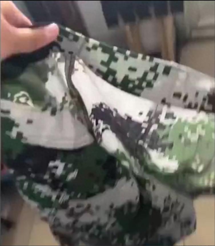 高校军训服又薄又透，遭学生吐槽质量差，“穿什么都能看得清”！