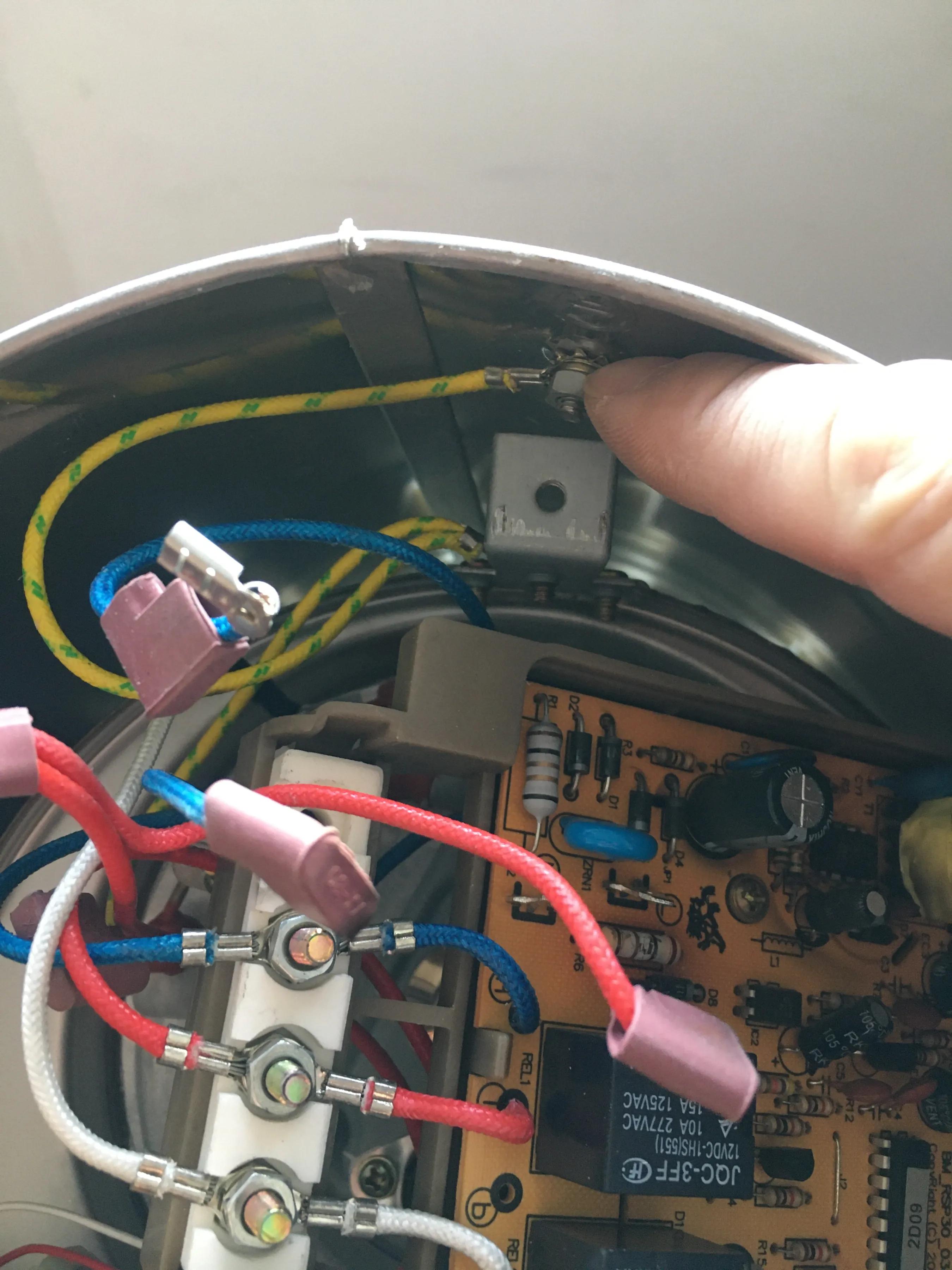 skg电热开水瓶维修教程,skg电热水壶弹簧盖弹起损坏