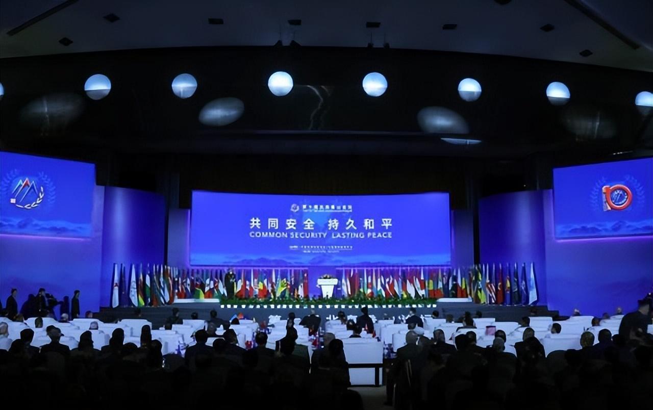 中将问，美代表答：不懂就问。