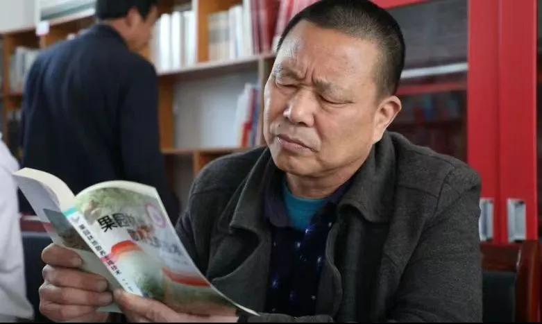 柘城县：“泡书屋”成为韦堤口村民新时尚