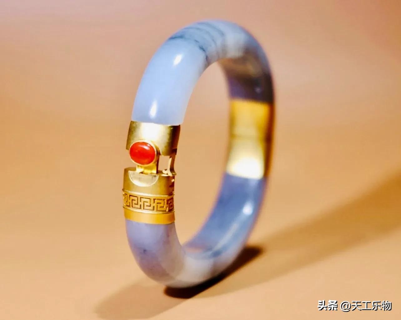 去哪里修复摔裂的玉镯,玉镯摔坏可以修复成金镶玉镯子