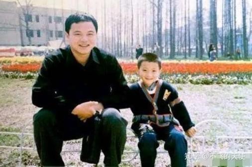 黄子韬不愧是内娱第一勇士,圈内扒爷爆料黄子韬