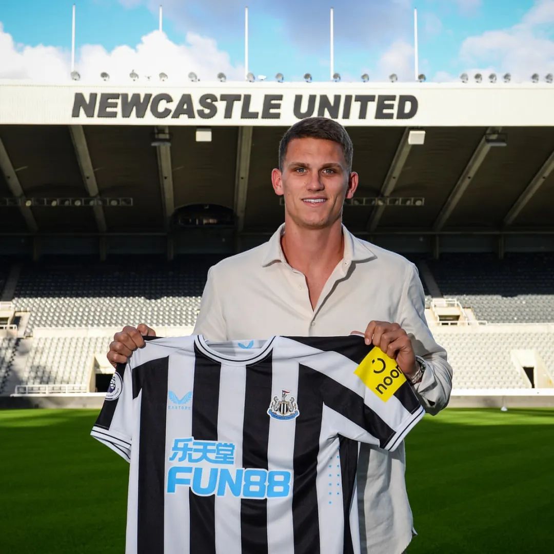 易主一周年，最富俱乐部的球迷分裂成了两派