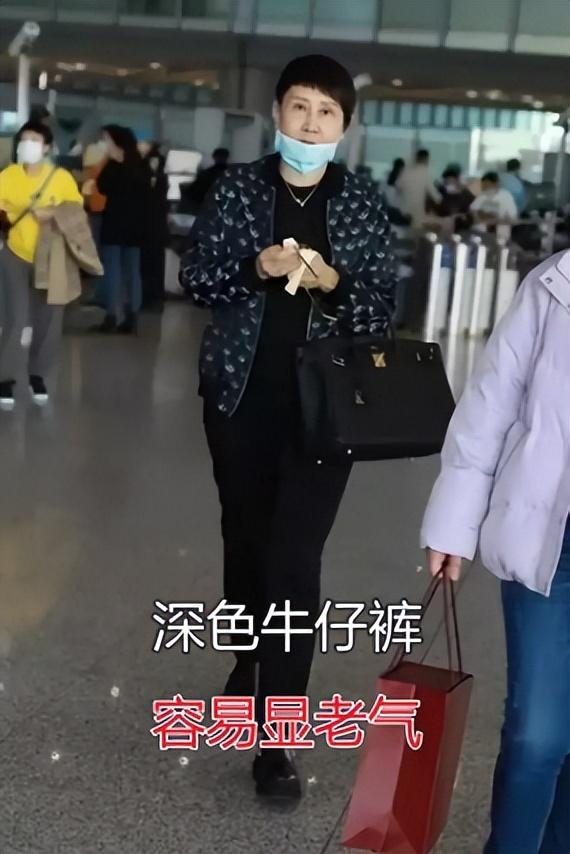 女人别总穿黑色这4种裤子减龄,等你老了也尽量别穿这几种衣服