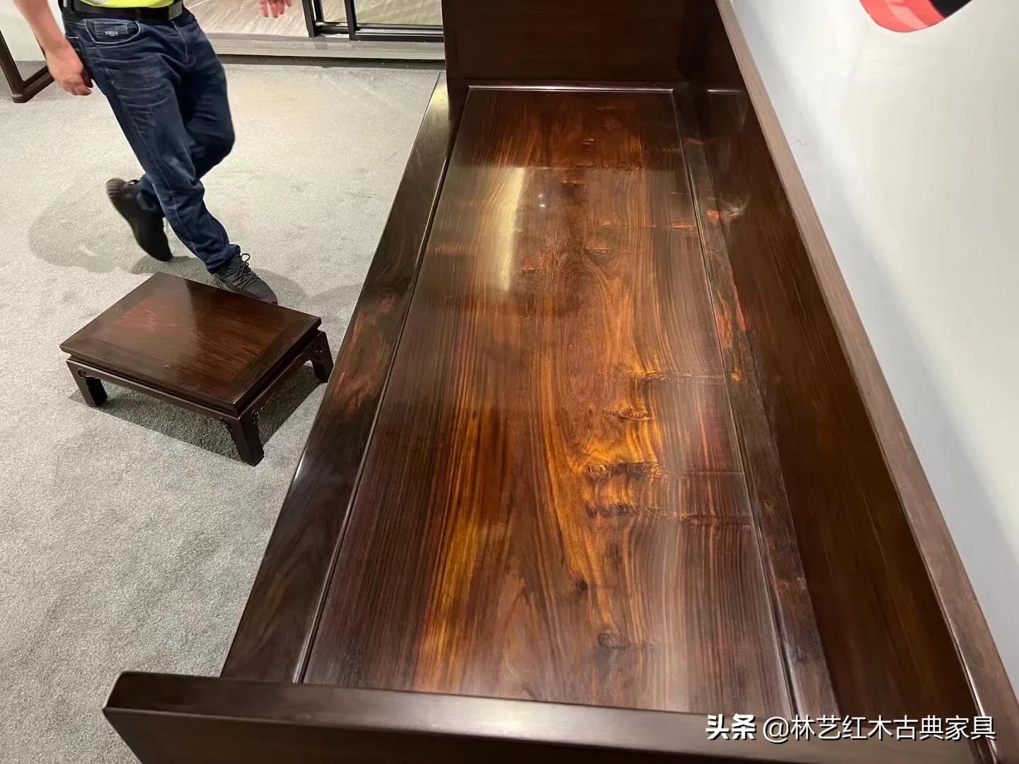 酸枝明式三围独板罗汉床,老挝大红酸枝罗汉床价格