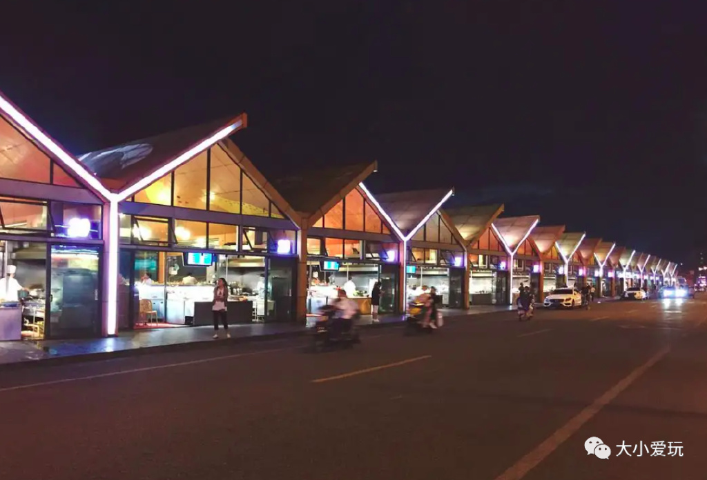 这座颜值逆天的“千岛之城”坐拥金沙白浪，还有机会偶遇荧光海哦