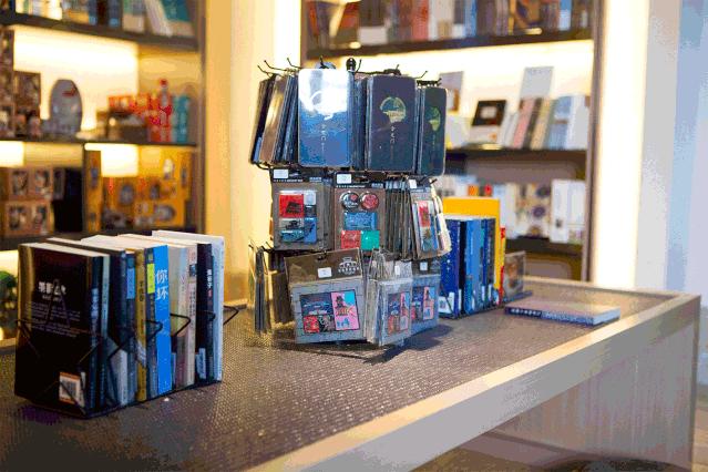 世界读书日与书结伴,世界读书日徜徉书境沐浴灵魂