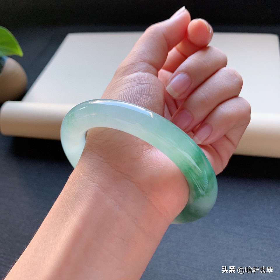 价值过千亿的翡翠品种,翡翠高冰种芙蓉种的价值