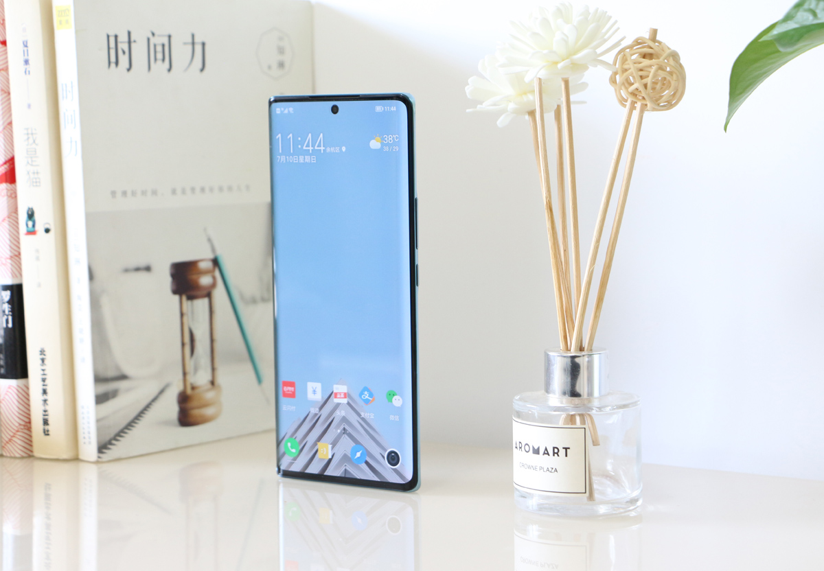 荣耀70评测：颜值才华兼备，旗舰IMX800要你好看，五星好“屏”