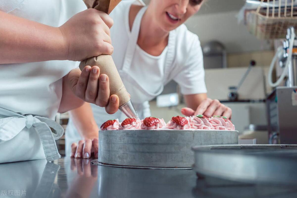 母亲节蛋糕怎么裱花和放水果,母亲节为妈妈做的蛋糕应该怎么做