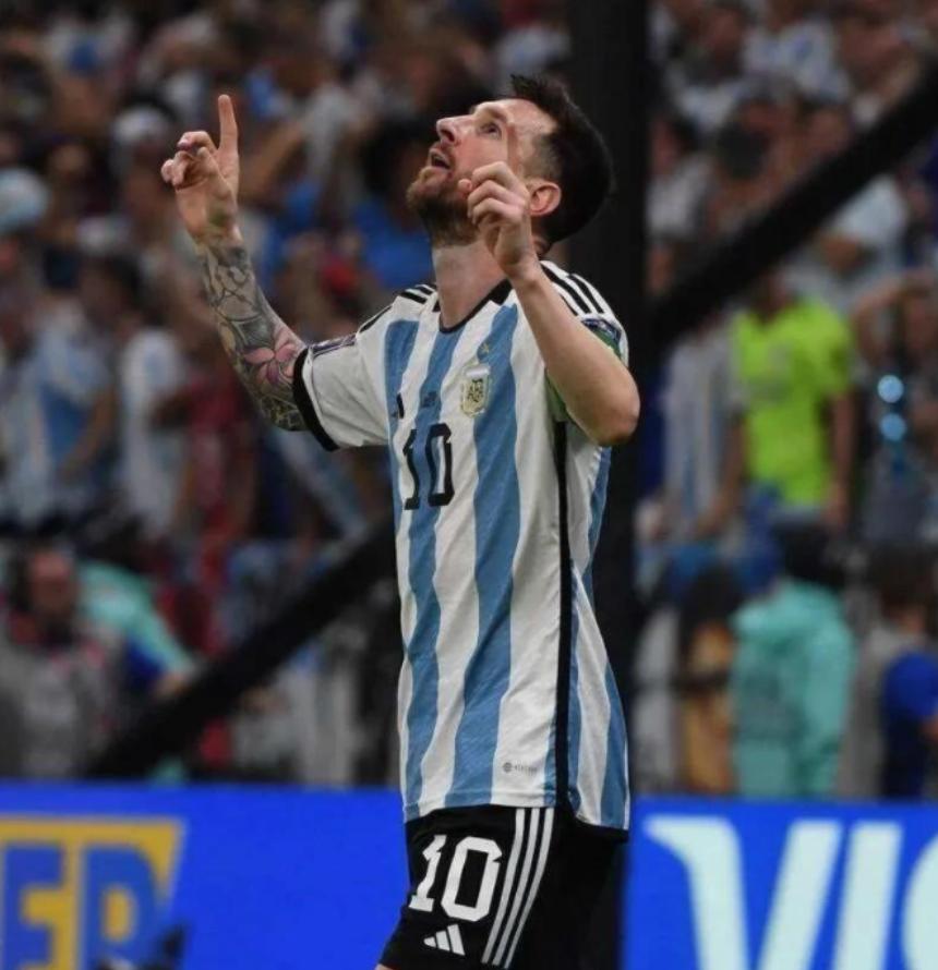 梅西是侏儒症为什么还那么高,侏儒症球王梅西