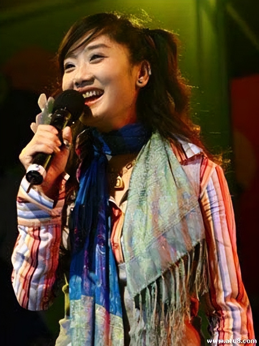 曾毅结婚玲花伤心大醉嚎啕大哭,曾毅结婚玲花