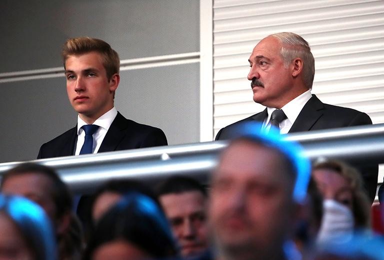 总统的糟糠之妻被分居27年，对方情人之子成第一儿子，很崇拜普京