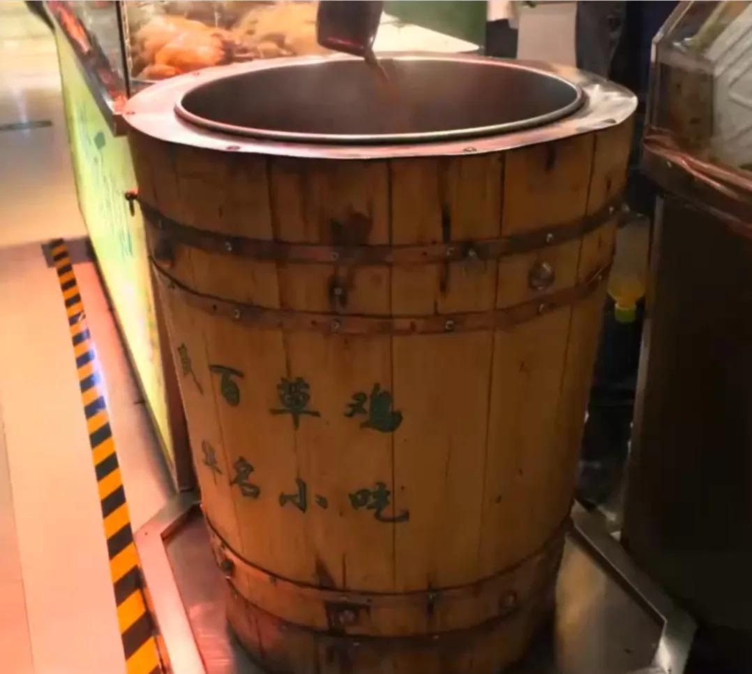 浙江男子把鸡和猪塞进大缸，靠278口大缸，一年销售额3000多万元