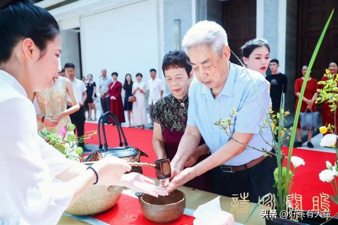 在诗与茶中感受深爱|“诗咏关雎”60周年钻石婚纪念茶会圆满举办