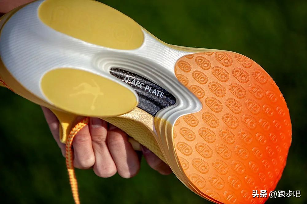 飞影pb3.0和飞影plaid有啥区别,中乔飞影pb3跑鞋