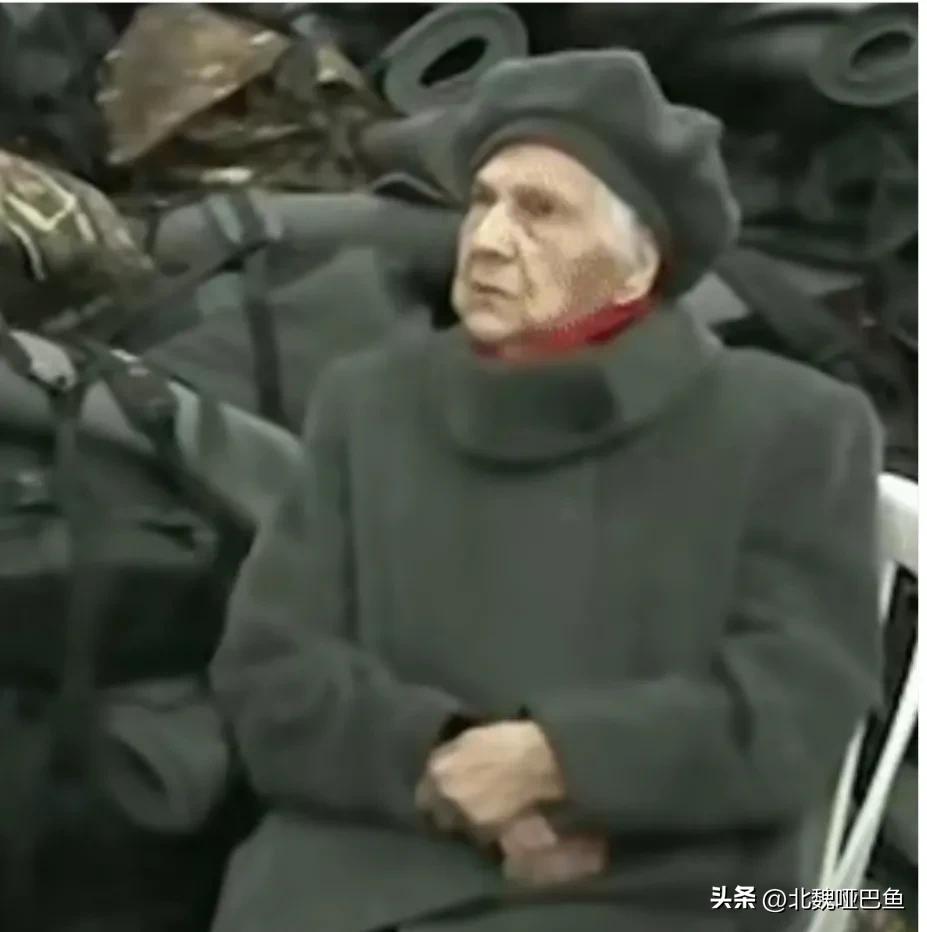 俄罗斯向乌克兰老兵发放养老金,俄罗斯老太太捐款