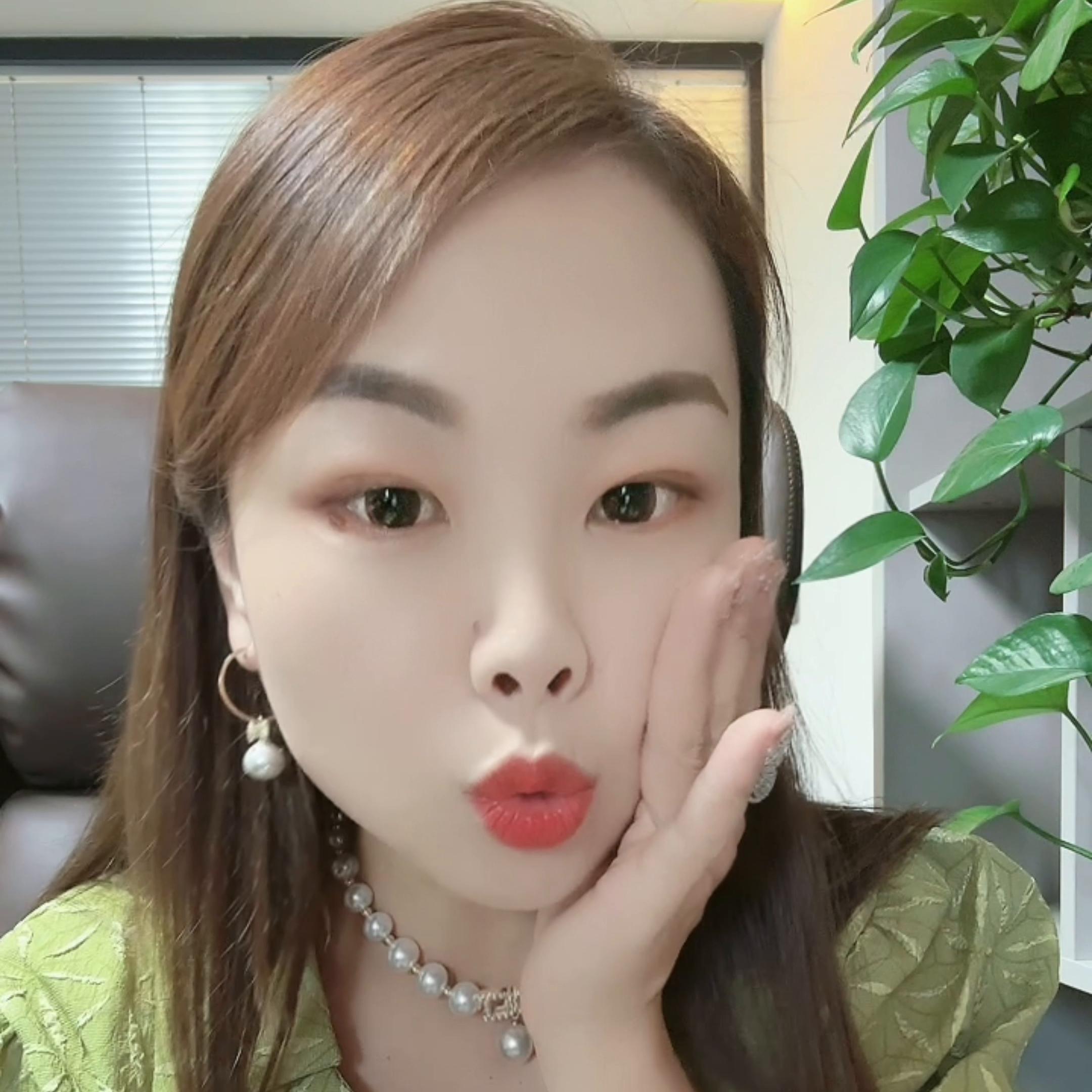 两块钱白凡士林可以涂脸不,什么样的凡士林涂抹身上好用