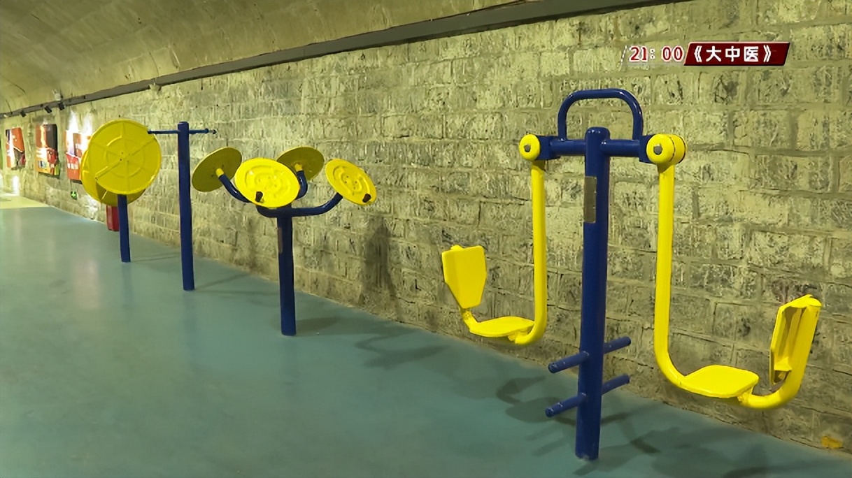 哪凉快哪待着去英语怎么说,哪凉快哪呆着去搞笑表情图