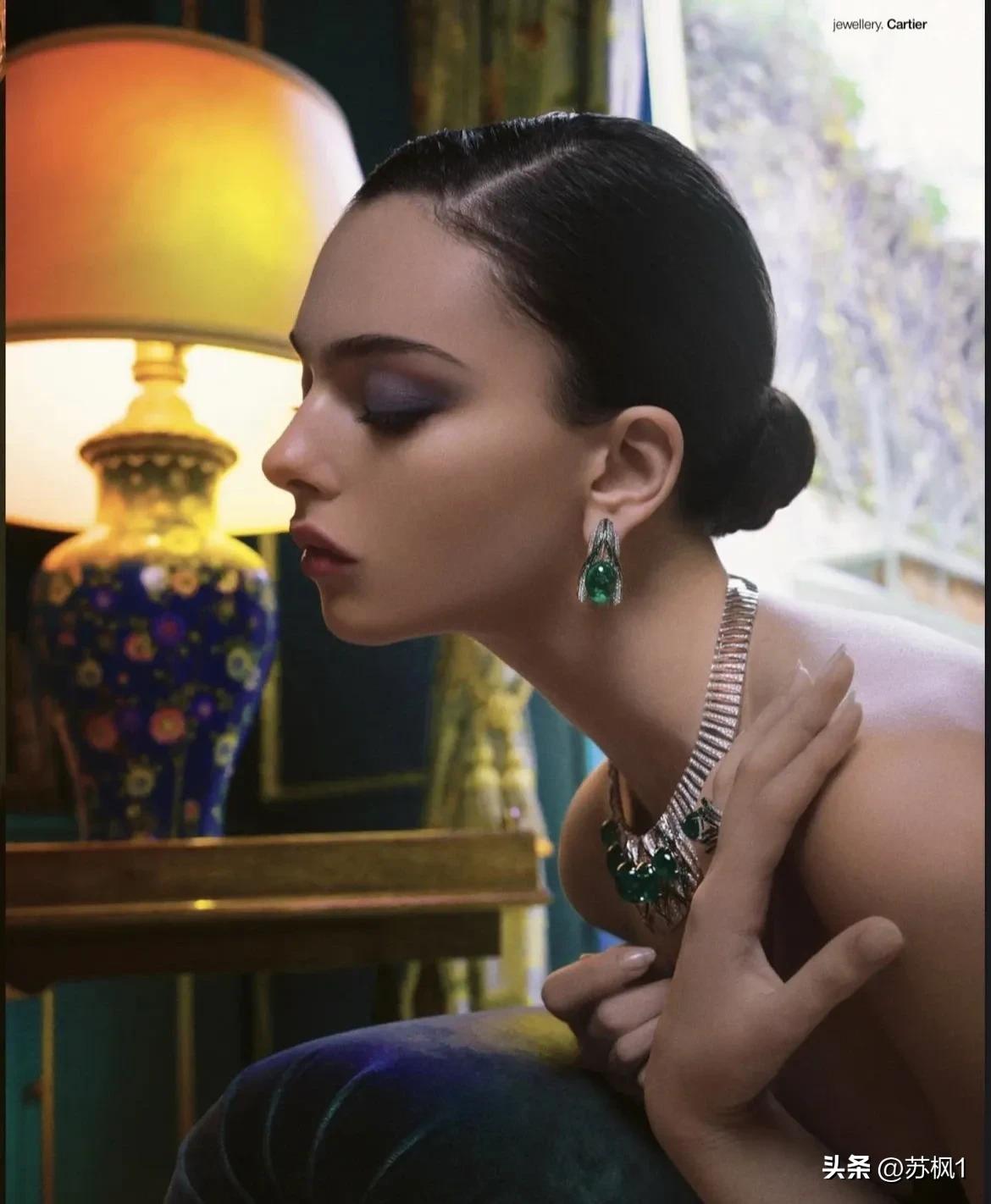 在我没有告诉你她爸妈是谁之前，你觉的她这张街拍美不美？