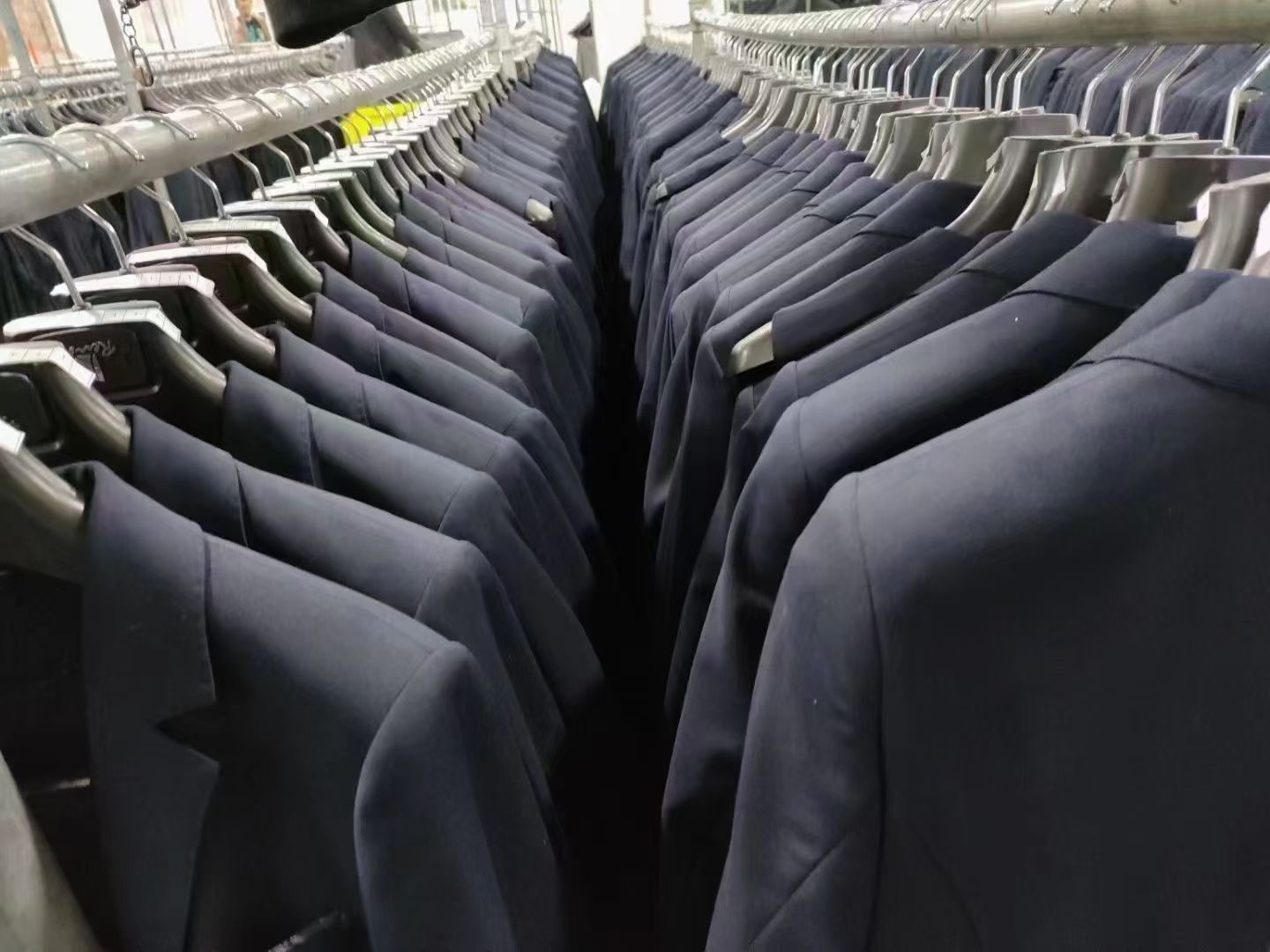 济南西装职业装定制,新款职场西装定制公司