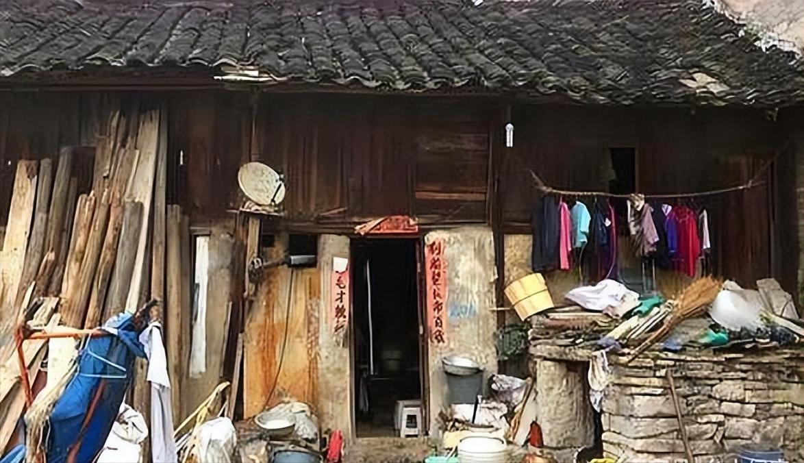 24岁才女白血病去世，北大举校哀悼，撒贝宁致词，破格入葬八宝山