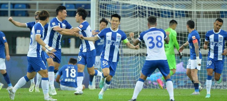 中超主客场球迷冲突视频,中超主客队撞色视频