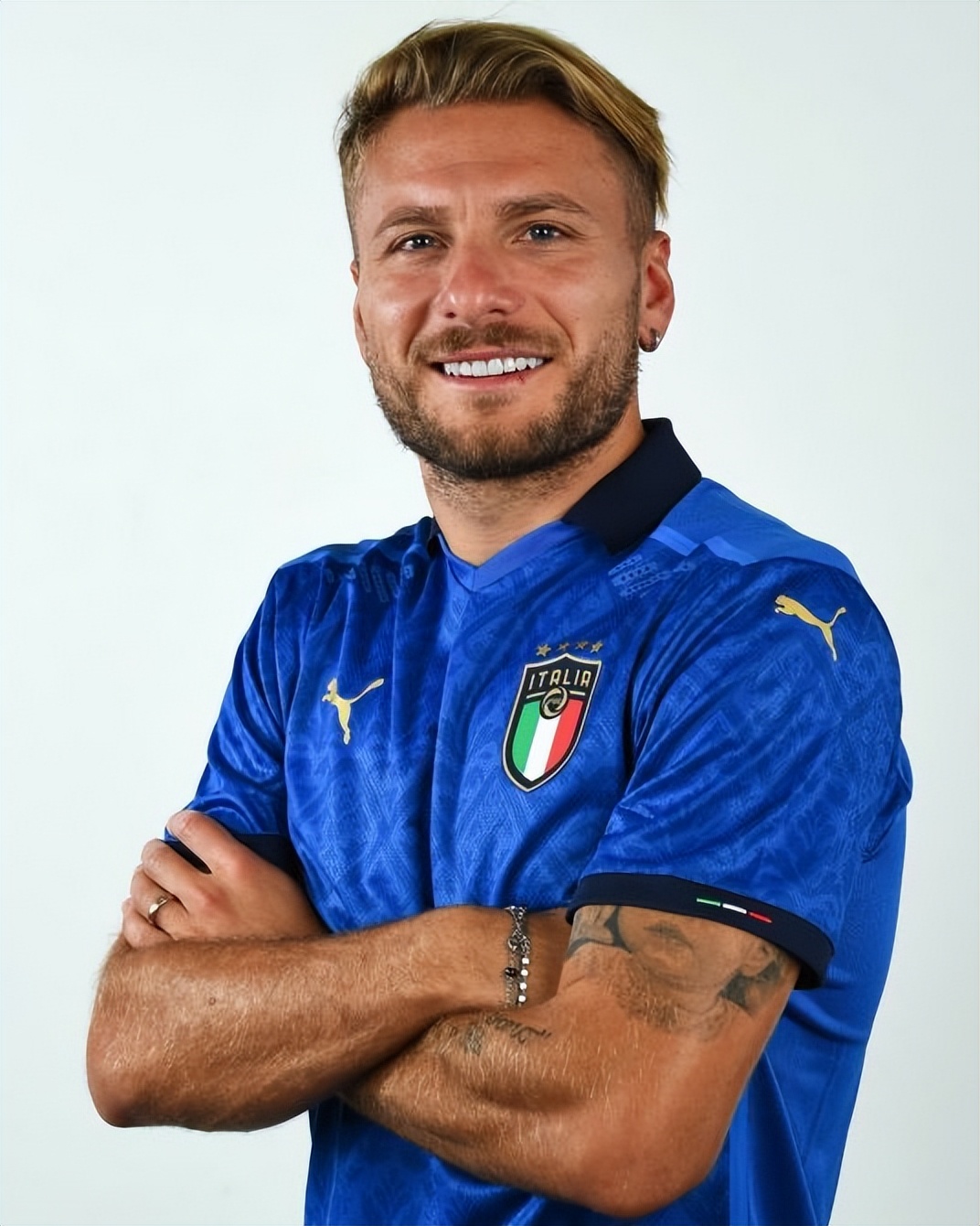 现役世界足球第一人姆巴佩,足坛第一前锋哈兰德和姆巴佩