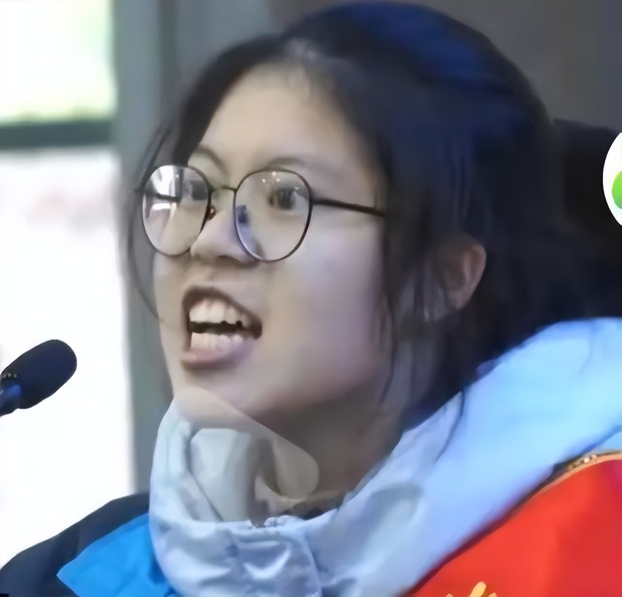 高三女生因百日誓师表情遭网暴,网曝百日誓师女孩演讲