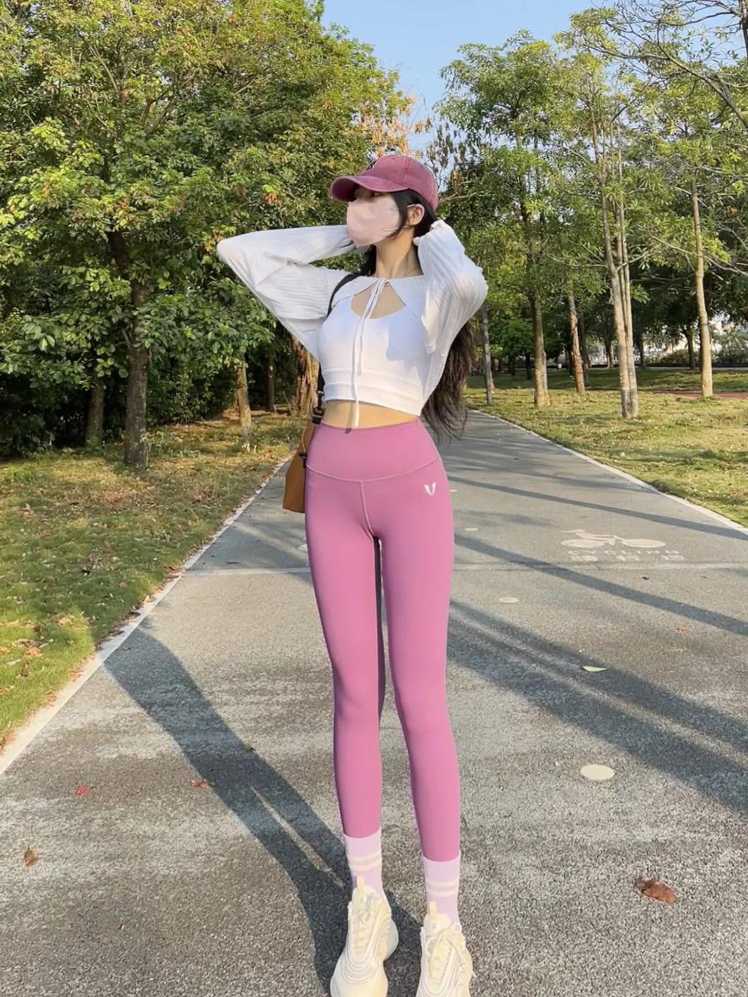 今年流行的紧身瑜伽裤,塑形美腿收腰提臀瑜伽裤