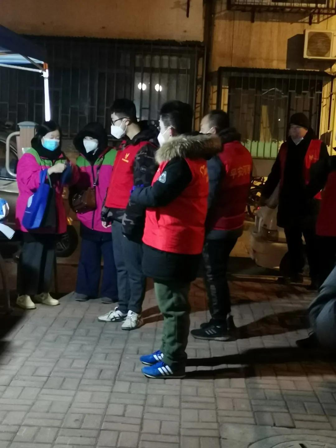 赞抗疫英雄七言律诗,赞抗疫医护诗词