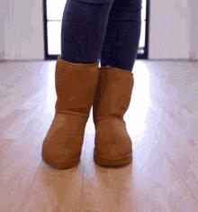 抢断货!这双丑鞋火成热门单品?!网友:又是看不懂的时尚…