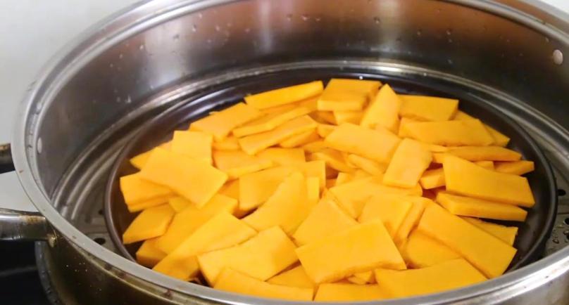 南瓜这样做香甜软糯大人孩子都爱,南瓜这样做孩子一次能吃3个