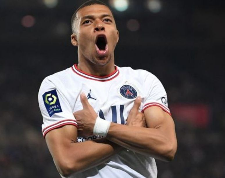 足坛十大中锋哈兰德,哈兰德进多少个球能超过c罗