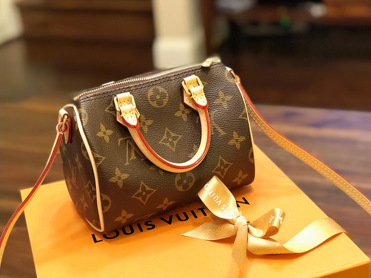 摆地摊、卖二手包的亿万富豪:姚君达的洋葱学让他从潮底翻上浪尖