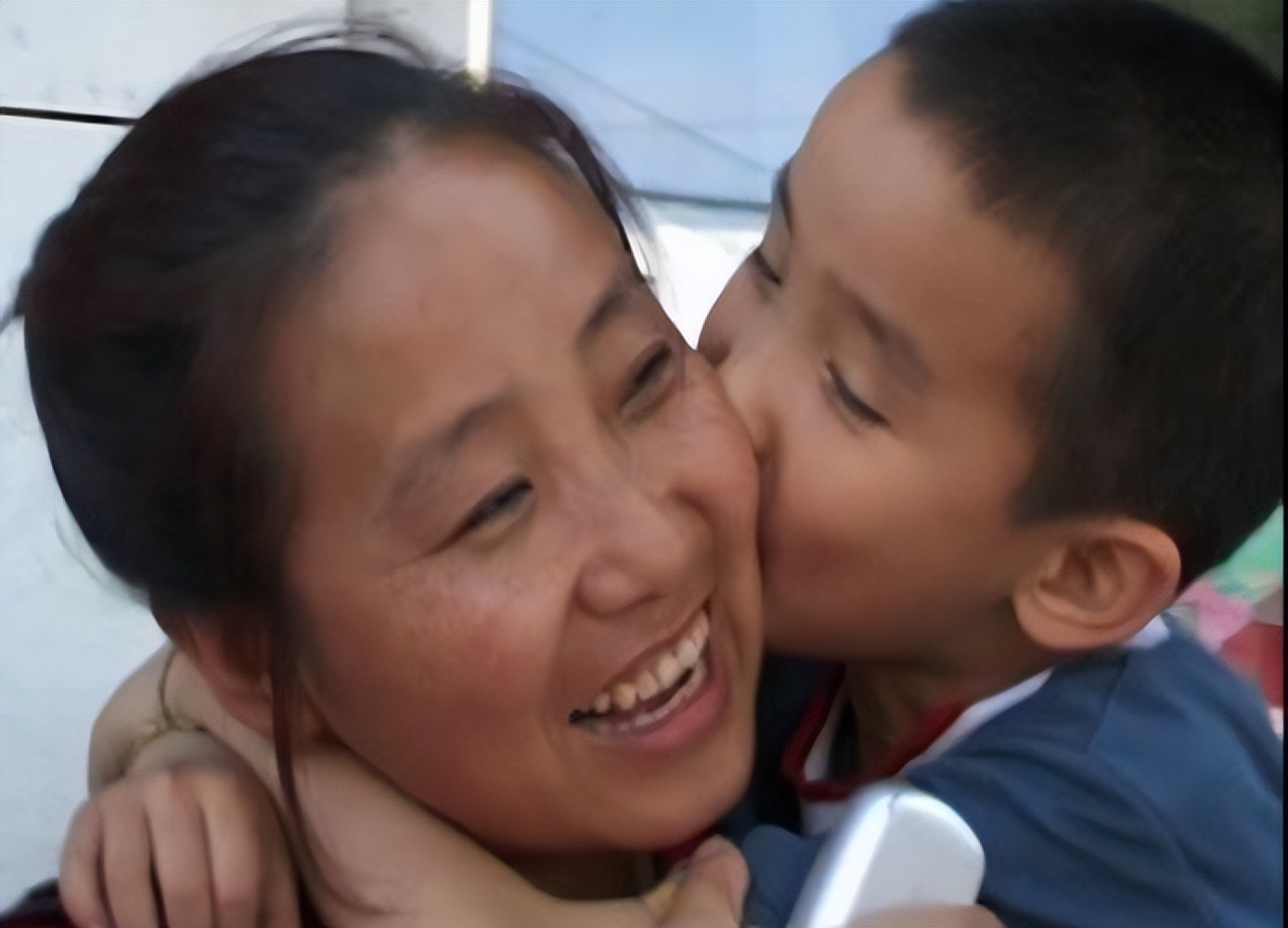 收养118个爱心妈妈为什么判刑,收养118个弃婴的妈妈被判刑