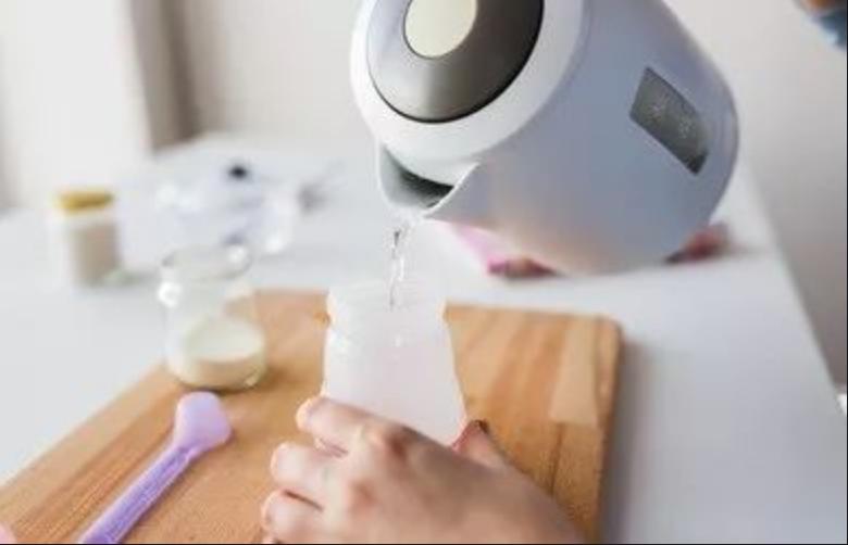 养兔知识照顾好刚下的母兔,养兔几个月才能下小兔