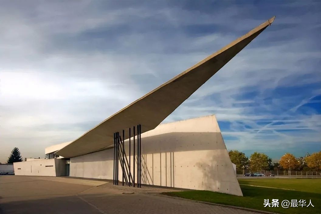 伊拉克“建筑女魔头”：一生未婚，争议无数，却活成了一个传奇