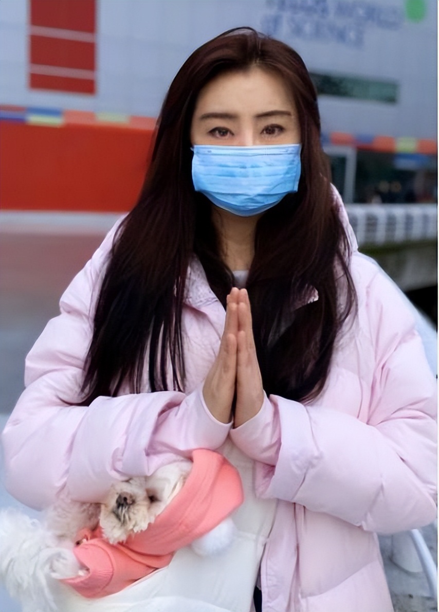 戴口罩如何看出一个女生精致,戴口罩的女生咋样看到脸