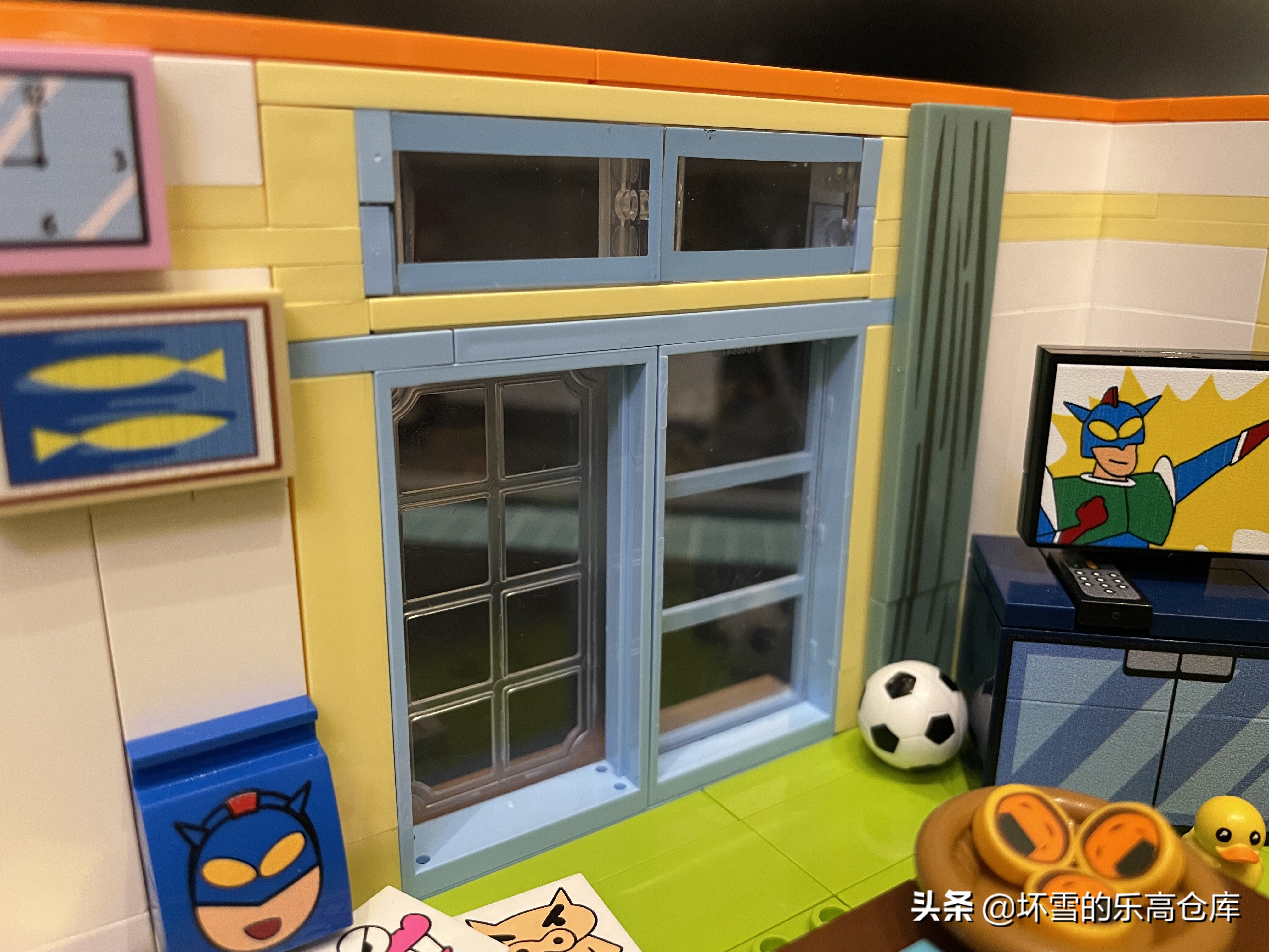 小新来妮妮家看动感超人,小新玩动感超人游戏