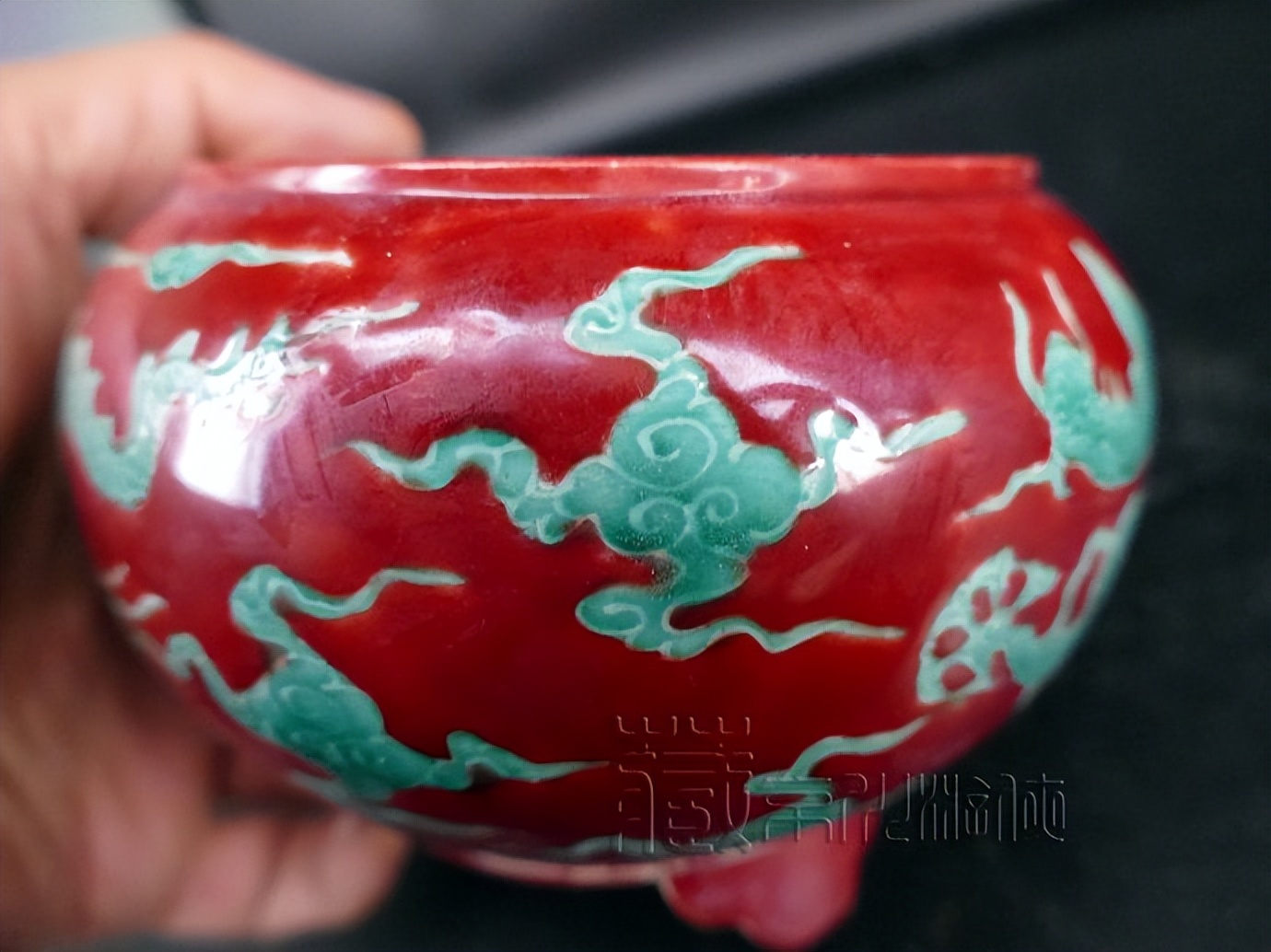 成化斗彩单色釉龙纹天字盖罐,馆藏成化斗彩龙纹天字罐真品图