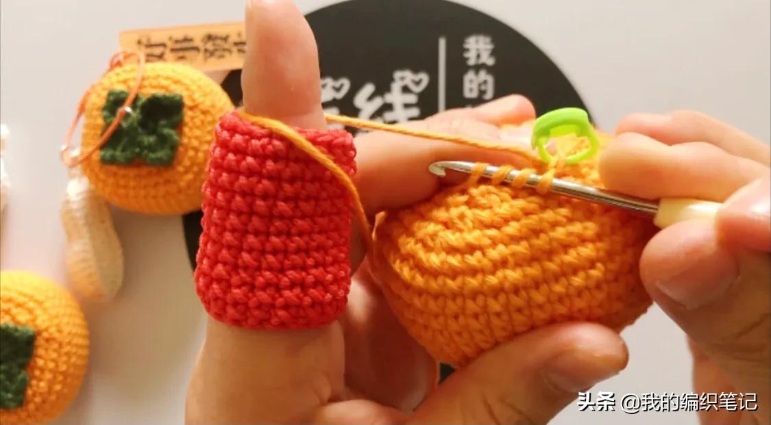 手工编织的毛线钥匙扣挂饰教程,毛线编织钥匙小挂件教程